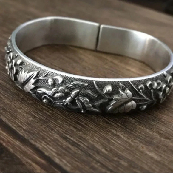 Handcrafted Antique Silver Horse  Hoof Bangle - Peony Bloom Design - Picture 5 of 6